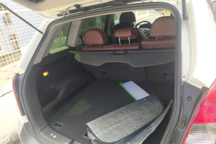 Used Opel Antara 2012 2.4L Two-Wheel-Drive Luxury Edition Trunk
