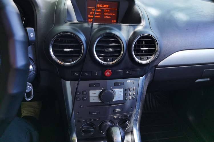 Used Opel Antara 2012 2.4L Two-Wheel-Drive Comfort Edition Audio And AC Panel