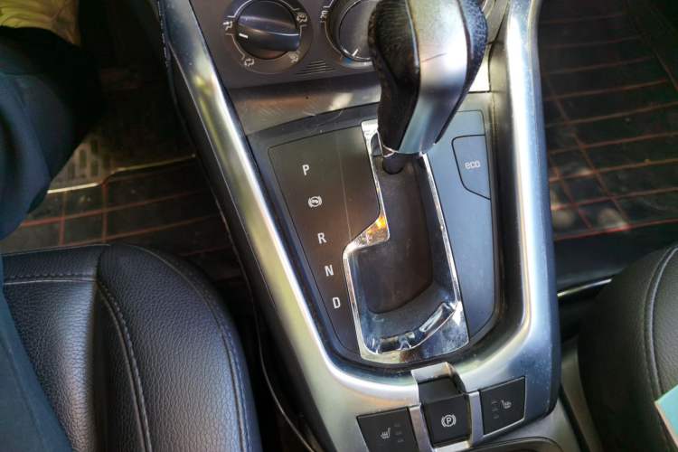 Used Opel Antara 2012 2.4L Two-Wheel-Drive Comfort Edition Gear Lever