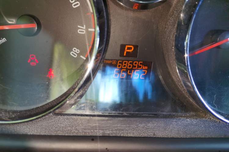 Used Opel Antara 2012 2.4L Two-Wheel-Drive Comfort Edition Odometer Close Up