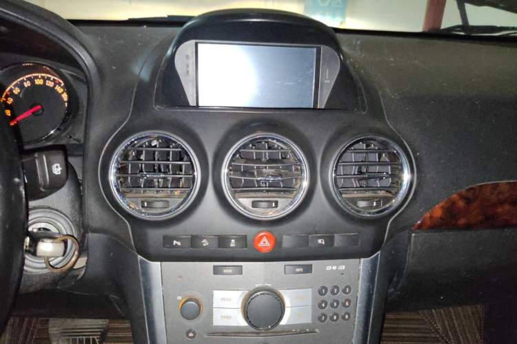 Used Opel Antara 2013 2.4L Two-Wheel Drive Comfort Edition Audio And AC Panel