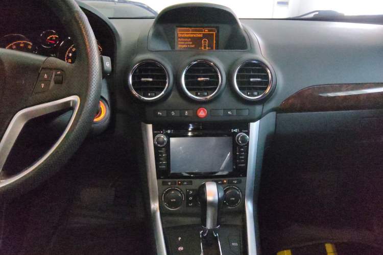 Used Opel Antara 2013 2.4L 4x4 Luxury Edition Audio And AC Panel
