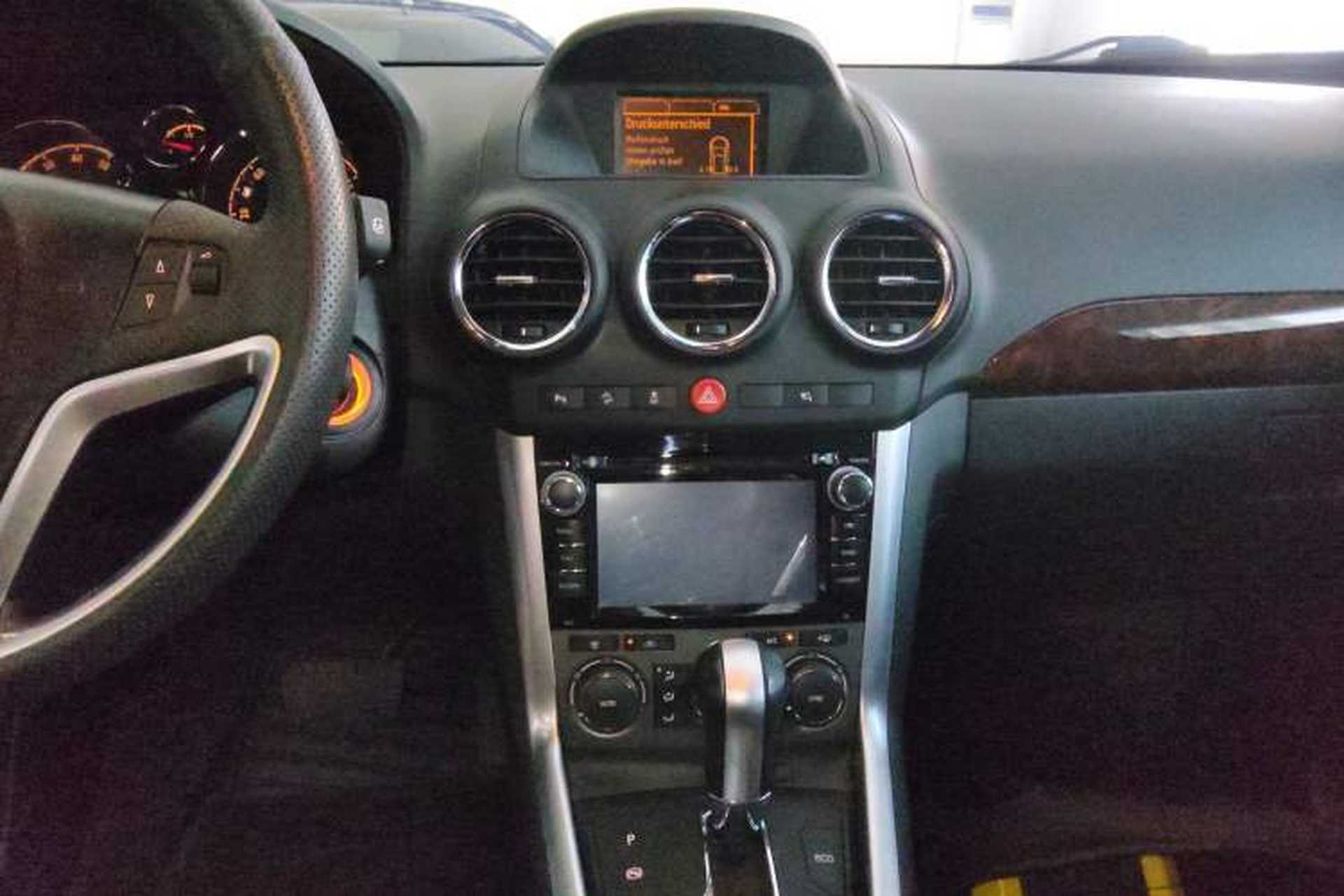 Used Opel Antara 2013 2.4L 4x4 Luxury Edition Audio And AC Panel