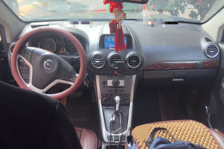 Used Opel Antara 2013 2.4L 4x4 Luxury Edition Center Console