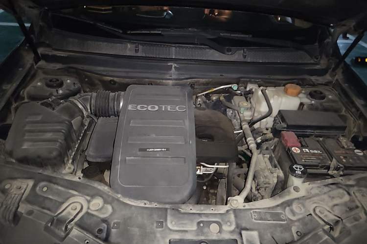 Used Opel Antara 2013 2.4L Two-Wheel-Drive Luxury Edition Engine Bay