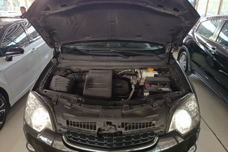 Used Opel Antara 2013 2.4L Two-Wheel-Drive Luxury Edition Engine Bay