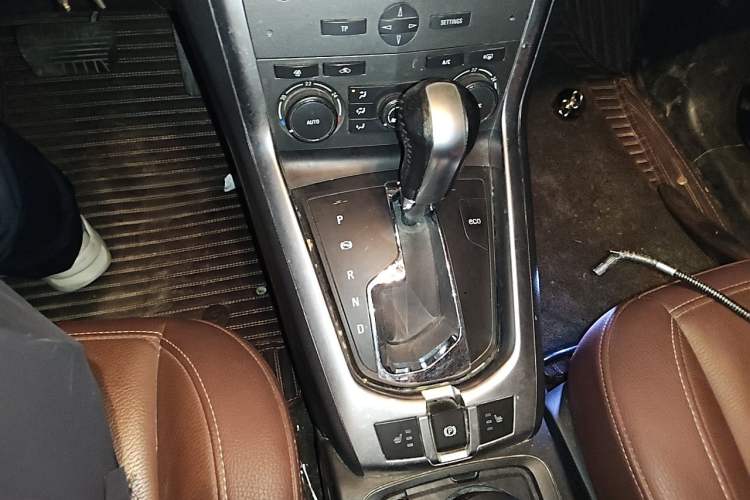 Used Opel Antara 2013 2.4L Two-Wheel-Drive Luxury Edition Gear Lever