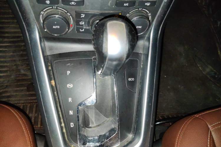 Used Opel Antara 2013 2.4L Two-Wheel Drive Comfort Edition Gear Lever