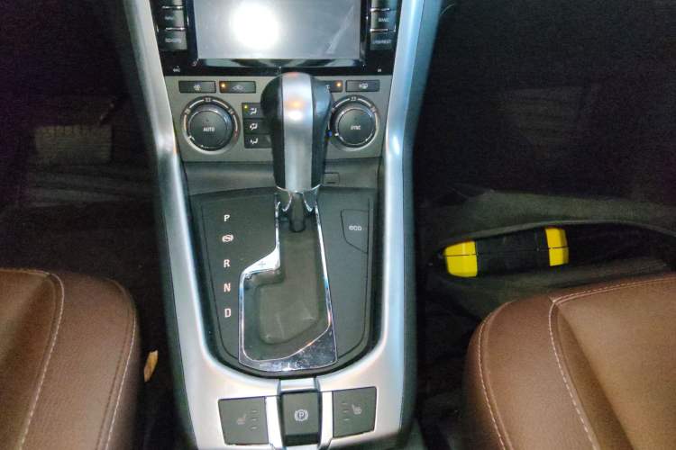 Used Opel Antara 2013 2.4L 4x4 Luxury Edition Gear Lever