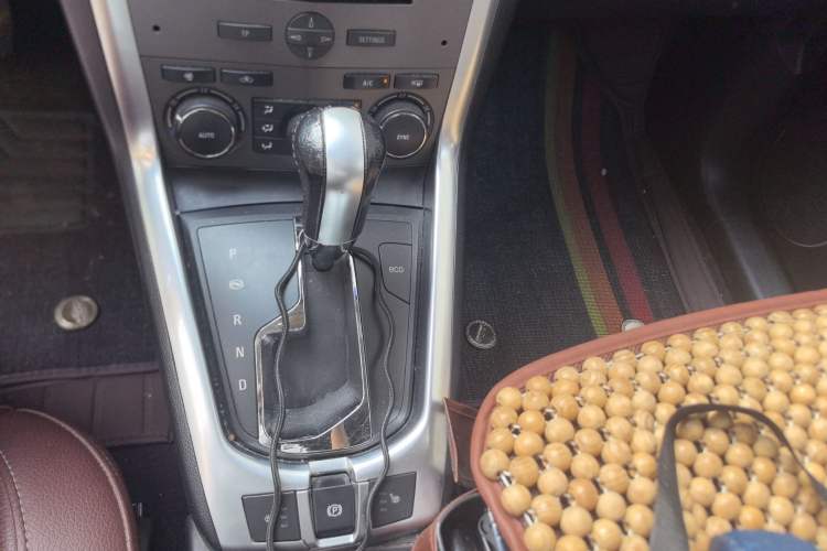 Used Opel Antara 2013 2.4L 4x4 Luxury Edition Gear Lever