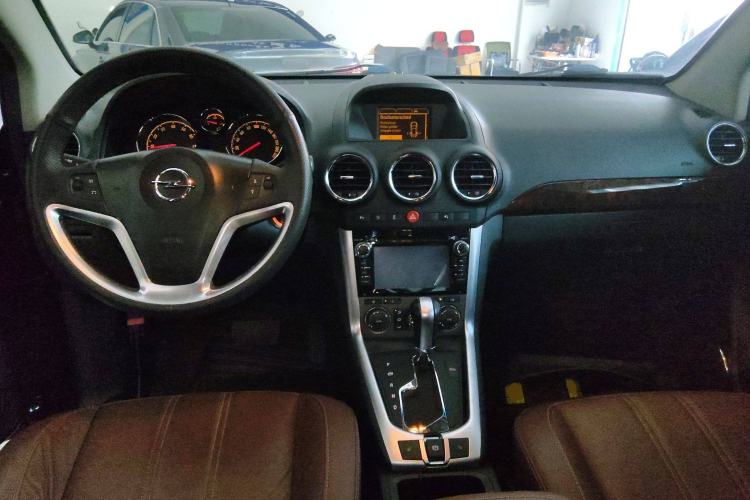 Used Opel Antara 2013 2.4L 4x4 Luxury Edition Interior 2