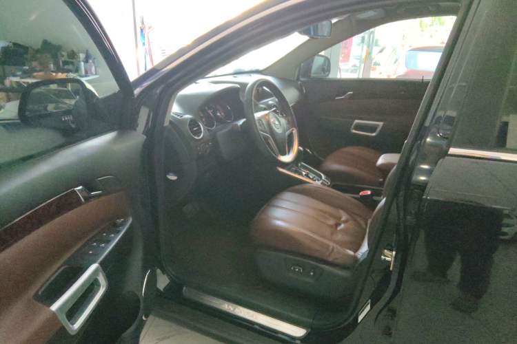 Used Opel Antara 2013 2.4L 4x4 Luxury Edition Interior 3