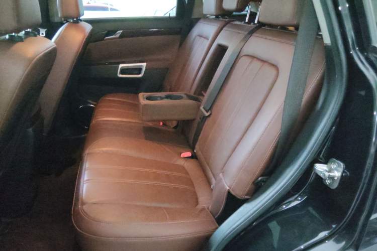 Used Opel Antara 2013 2.4L 4x4 Luxury Edition Interior 4