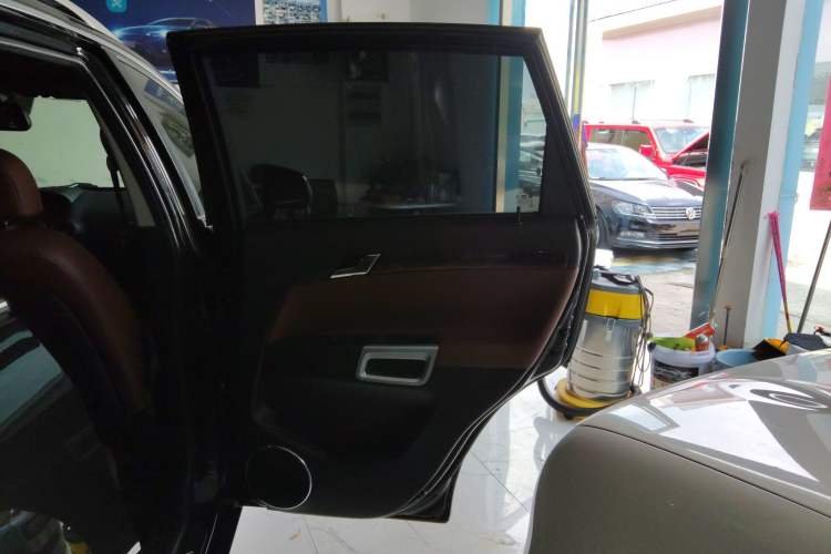 Used Opel Antara 2013 2.4L 4x4 Luxury Edition Interior 6