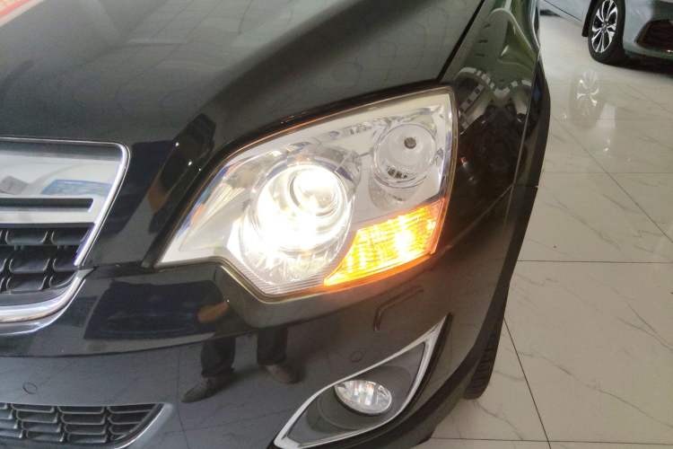 Used Opel Antara 2013 2.4L 4x4 Luxury Edition Left Front Headlight
