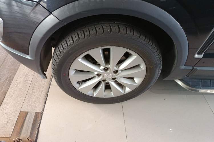 Used Opel Antara 2013 2.4L Two-Wheel-Drive Luxury Edition Left Front Wheel Hub