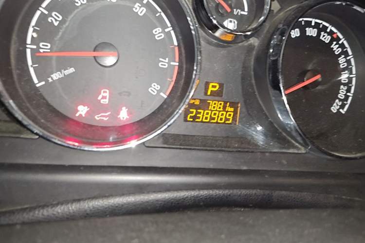 Used Opel Antara 2013 2.4L Two-Wheel-Drive Luxury Edition Odometer Close Up