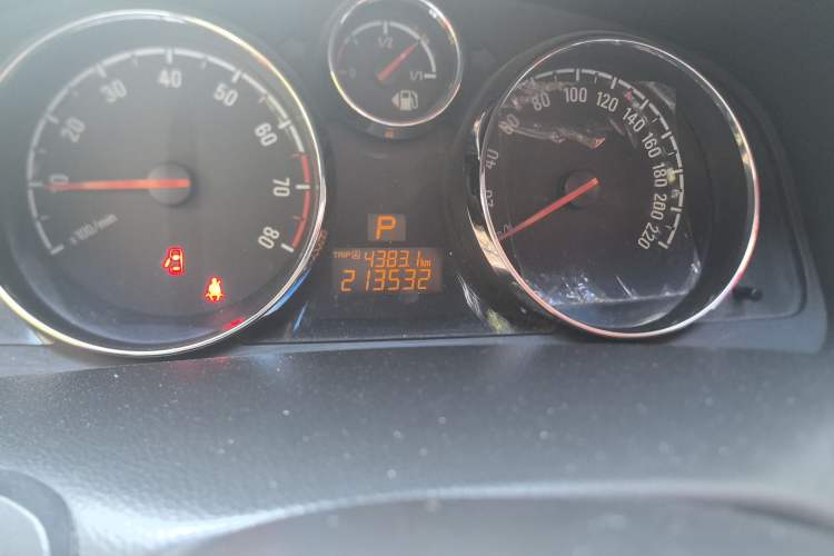 Used Opel Antara 2013 2.4L 4x4 Luxury Edition Odometer Close Up