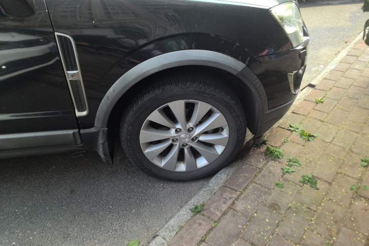 Used Opel Antara 2013 2.4L 4x4 Luxury Edition Right Front Wheel Hub