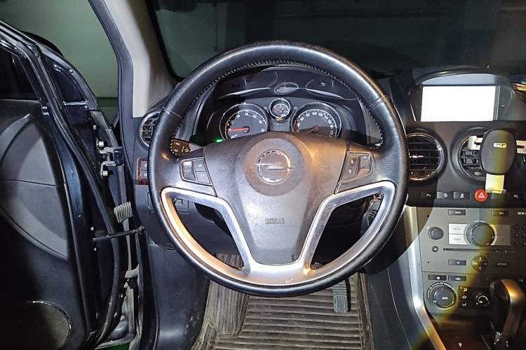 Used Opel Antara 2013 2.4L Two-Wheel-Drive Luxury Edition Steering Wheel