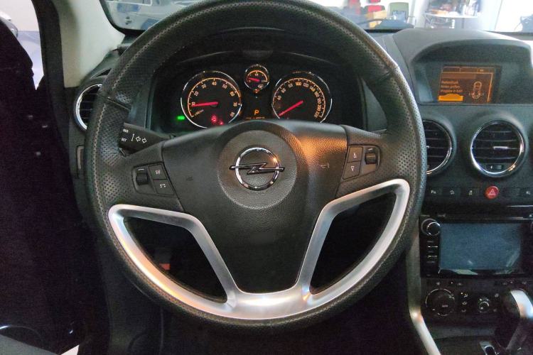 Used Opel Antara 2013 2.4L 4x4 Luxury Edition Steering Wheel