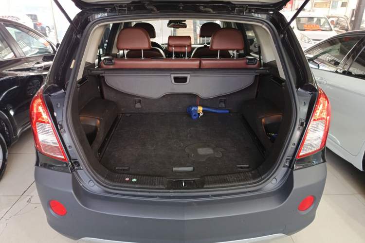 Used Opel Antara 2013 2.4L Two-Wheel-Drive Luxury Edition Trunk