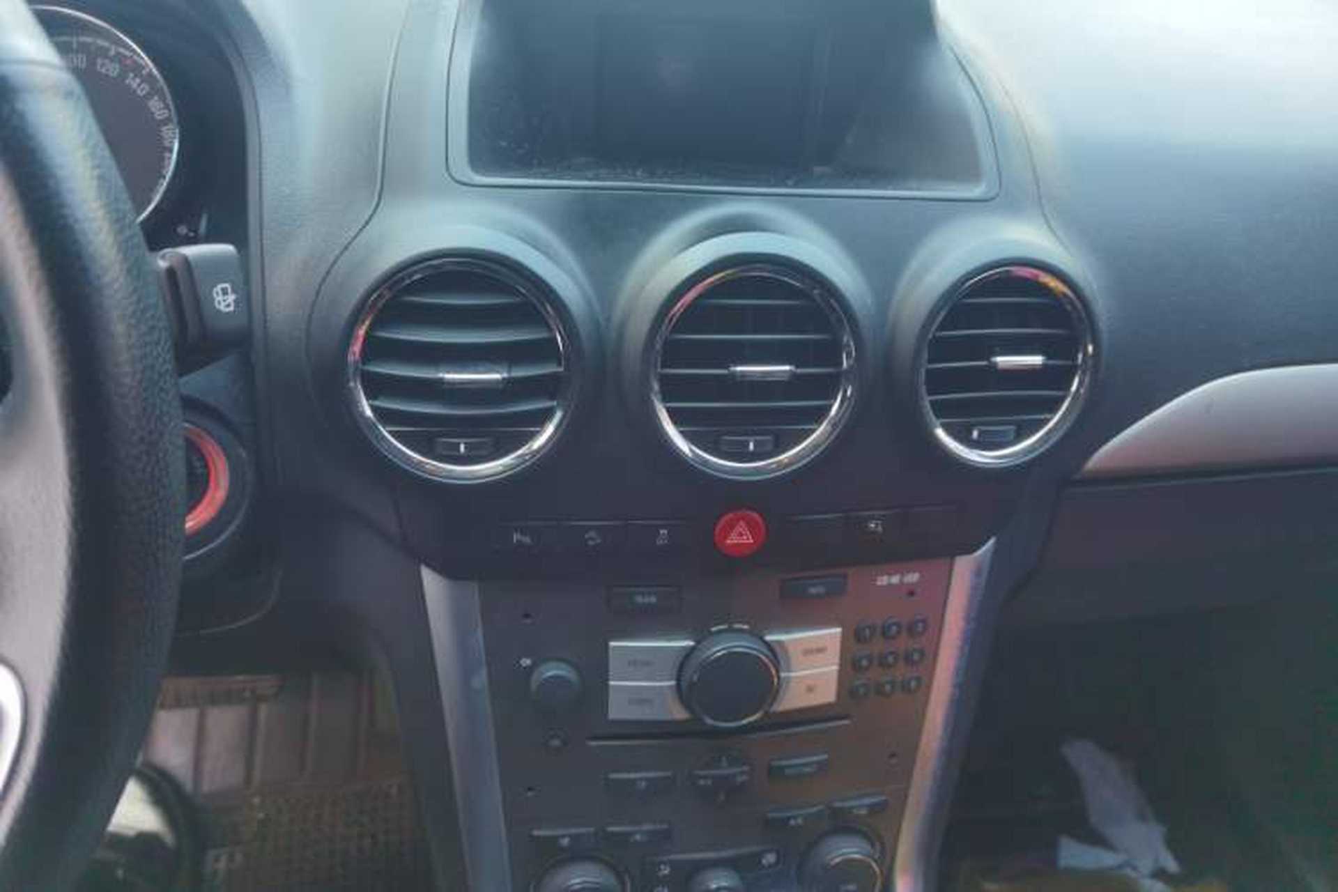 Used Opel Antara 2013 2.4L 4x4 Luxury Edition Audio And AC Panel