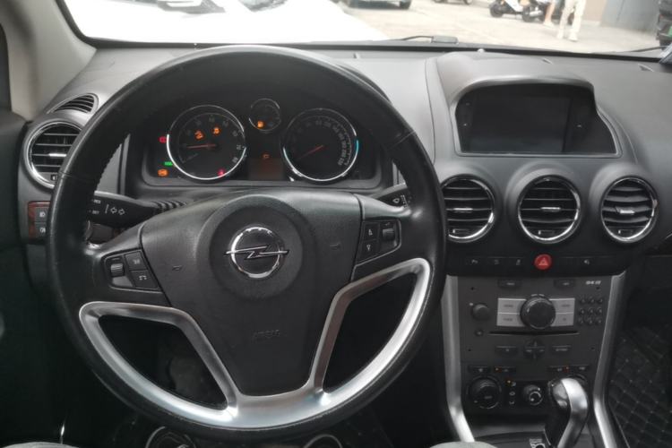 Used Opel Antara 2013 2.4L 4x4 Luxury Edition Center Console