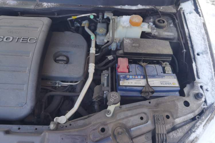 Used Opel Antara 2013 2.4L 4x4 Luxury Edition Engine Bay Left