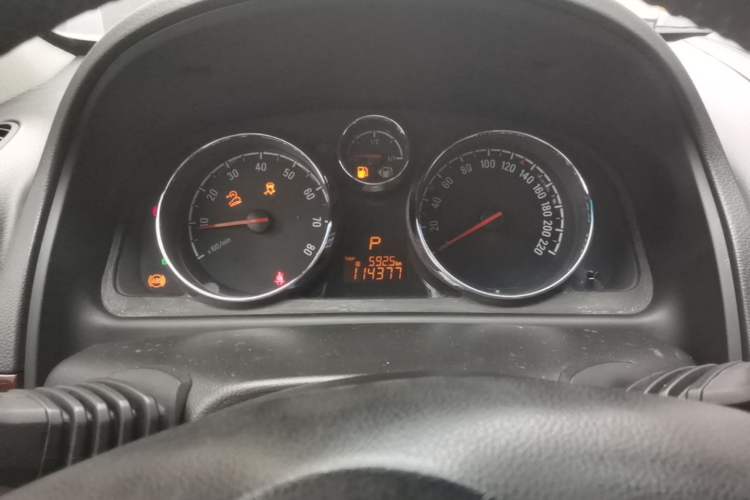 Used Opel Antara 2013 2.4L 4x4 Luxury Edition Odometer Close Up