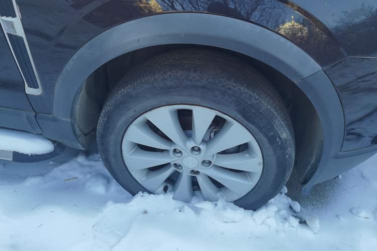 Used Opel Antara 2013 2.4L 4x4 Luxury Edition Right Front Wheel Hub