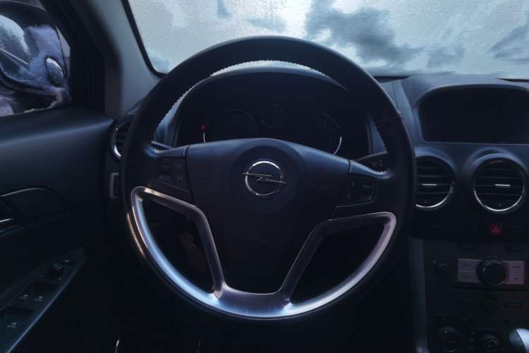 Used Opel Antara 2013 2.4L 4x4 Luxury Edition Steering Wheel