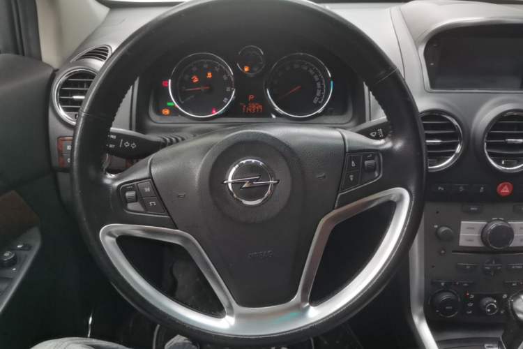 Used Opel Antara 2013 2.4L 4x4 Luxury Edition Steering Wheel