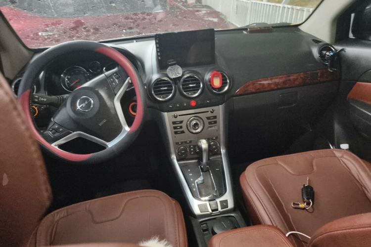 Used Opel Antara 2013 2.4L Two-Wheel-Drive Luxury Edition Center Console