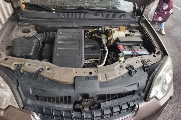 Used Opel Antara 2013 2.4L Two-Wheel-Drive Luxury Edition Engine Bay