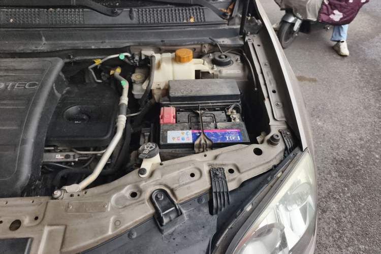 Used Opel Antara 2013 2.4L Two-Wheel-Drive Luxury Edition Engine Bay Left