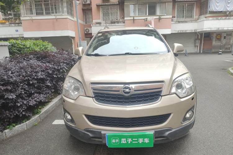 Used Opel Antara 2013 2.4L Two-Wheel-Drive Luxury Edition Front