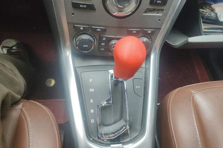 Used Opel Antara 2013 2.4L Two-Wheel-Drive Luxury Edition Gear Lever