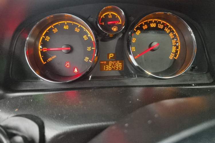 Used Opel Antara 2013 2.4L Two-Wheel-Drive Luxury Edition Odometer Close Up