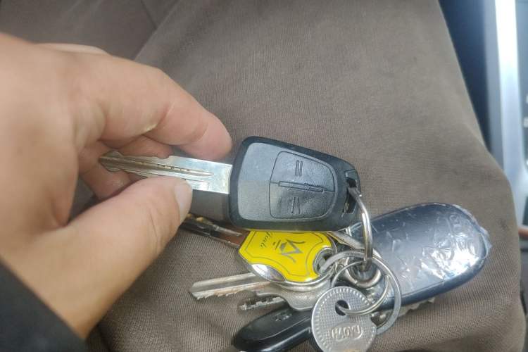 Used Opel Antara 2013 2.4L Two-Wheel-Drive Luxury Edition Vehicle Key