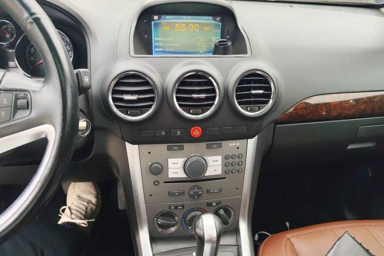 Used Opel Antara 2013 2.4L Two-Wheel Drive Comfort Edition Audio And AC Panel