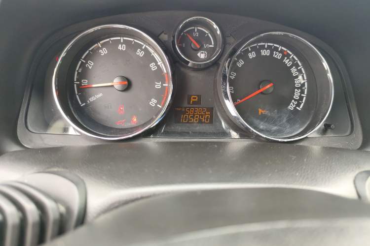 Used Opel Antara 2013 2.4L Two-Wheel Drive Comfort Edition Odometer Close Up