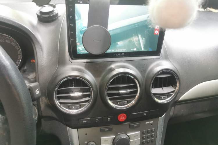 Used Opel Antara 2013 2.4L Two-Wheel-Drive Luxury Edition Audio And AC Panel