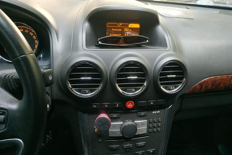 Used Opel Antara 2013 2.4L Two-Wheel-Drive Luxury Edition Audio And AC Panel