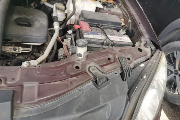 Used Opel Antara 2013 2.4L Two-Wheel-Drive Luxury Edition Engine Bay Left