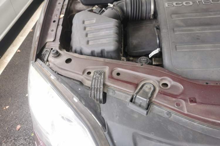 Used Opel Antara 2013 2.4L Two-Wheel-Drive Luxury Edition Engine Bay Right