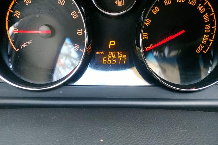 Used Opel Antara 2013 2.4L Two-Wheel-Drive Luxury Edition Odometer Close Up