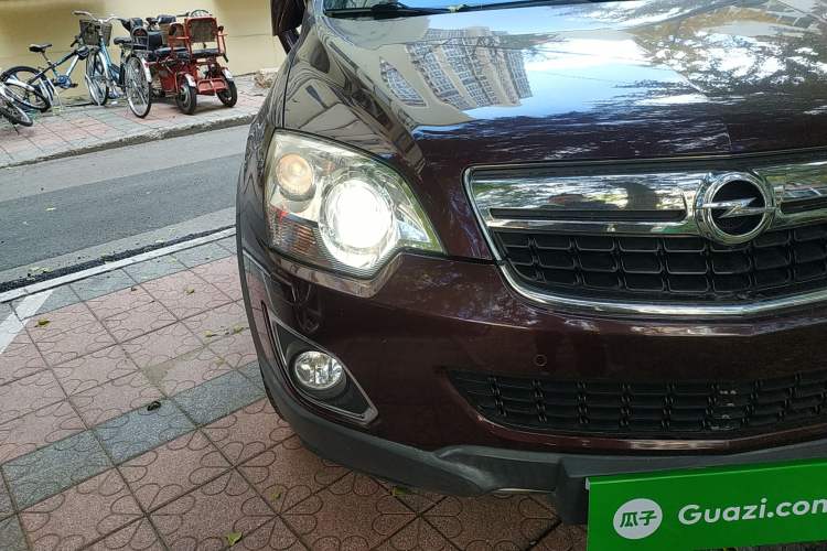Used Opel Antara 2013 2.4L Two-Wheel-Drive Luxury Edition Right Front Headlight