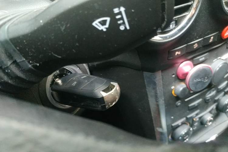 Used Opel Antara 2013 2.4L Two-Wheel-Drive Luxury Edition Vehicle Key