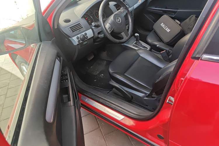 Used Opel Astra 2005 1.8 Luxury Model Driver Seat